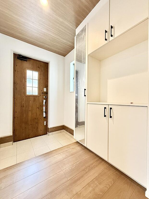 ■ 毎日を気持ちよく迎える、明るく温もりのある玄関