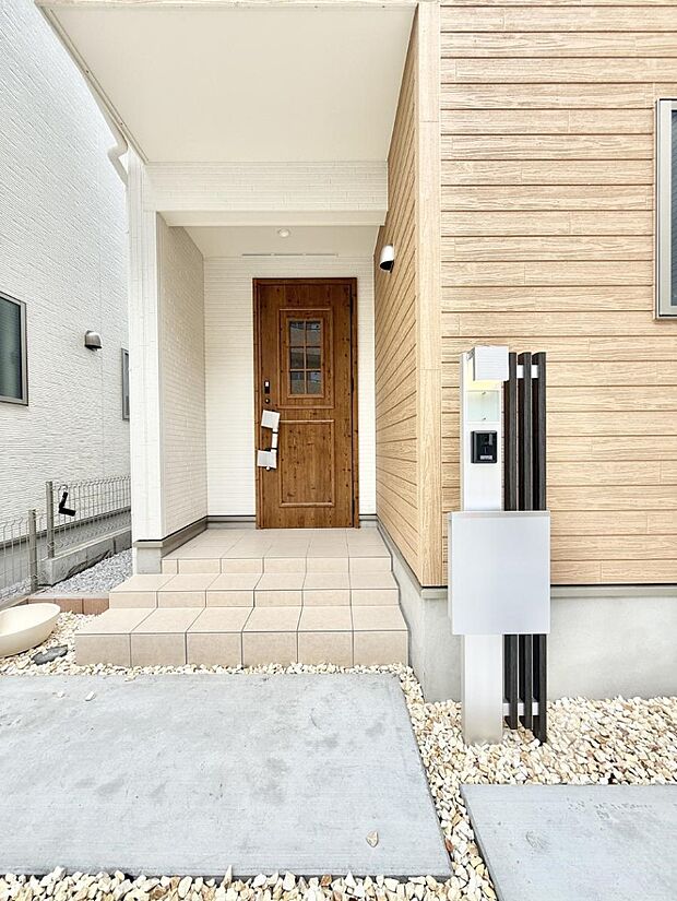 ■ 家族とゲストをやさしく迎える、心温まる玄関