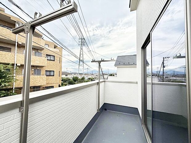 ■ 自然を身近に感じる、開放的なバルコニー