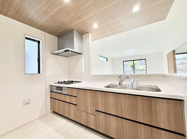 ■シンプルで機能的、毎日使いやすいキッチン