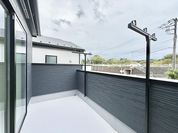 ■ 心地よい風と光を感じる、くつろぎのバルコニー