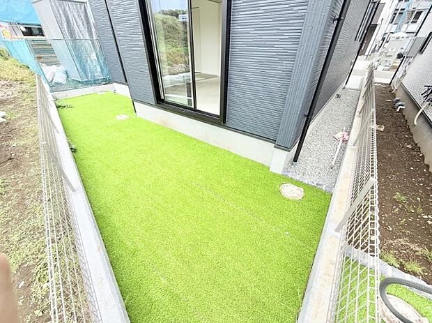 ■敷地内にゆとりある緑のスペースがあり、穏やかな雰囲気です