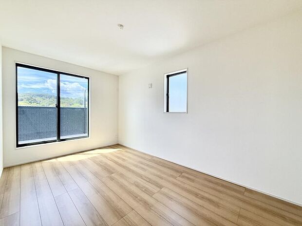 ■シンプルな空間で、収納付きベッドやデスクなど、多機能な家具を活用しやすいです