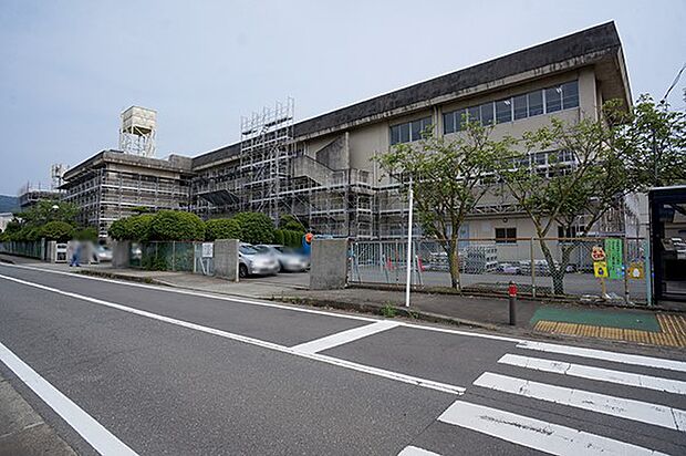 小学校 810m 大井町立上大井小学校