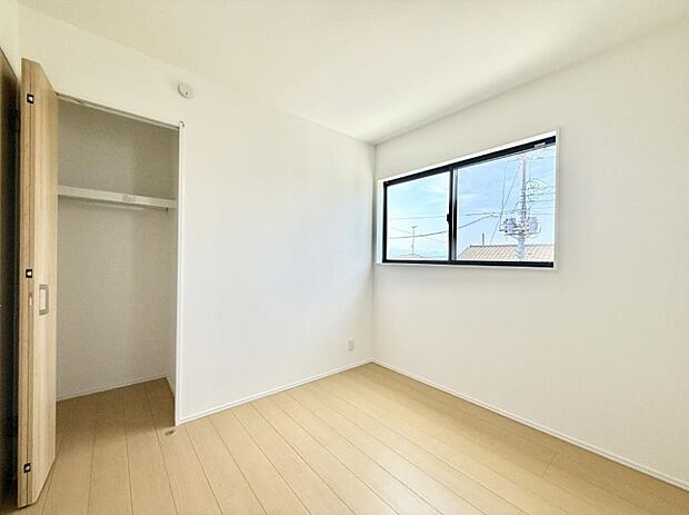 ■シンプルな空間で、収納付きベッドやデスクなど、多機能な家具を活用しやすいです