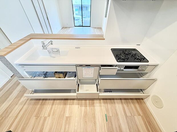 ■シンプルで機能的、毎日使いやすいキッチン