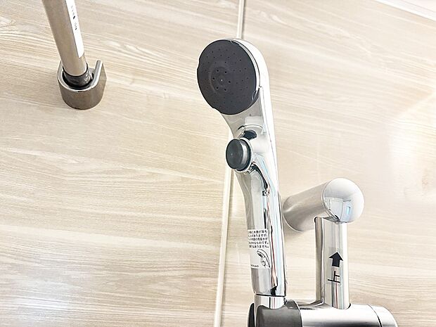 ■わざわざシャワー水栓のレバーまで手を伸ばす必要がなく、簡単に止水できる