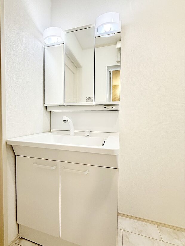 ■明るい洗面所は毎朝の歯磨きも楽しくできちゃいそうです♪