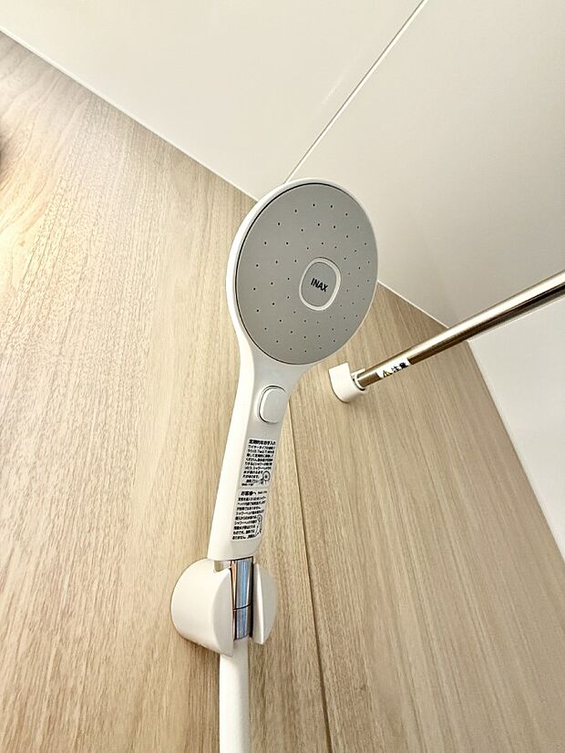 ■手元で簡単に止水できるため、水の無駄遣いを減らすことができます。