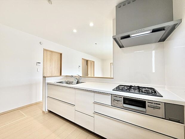 ■シンプルで機能的、毎日使いやすいキッチン