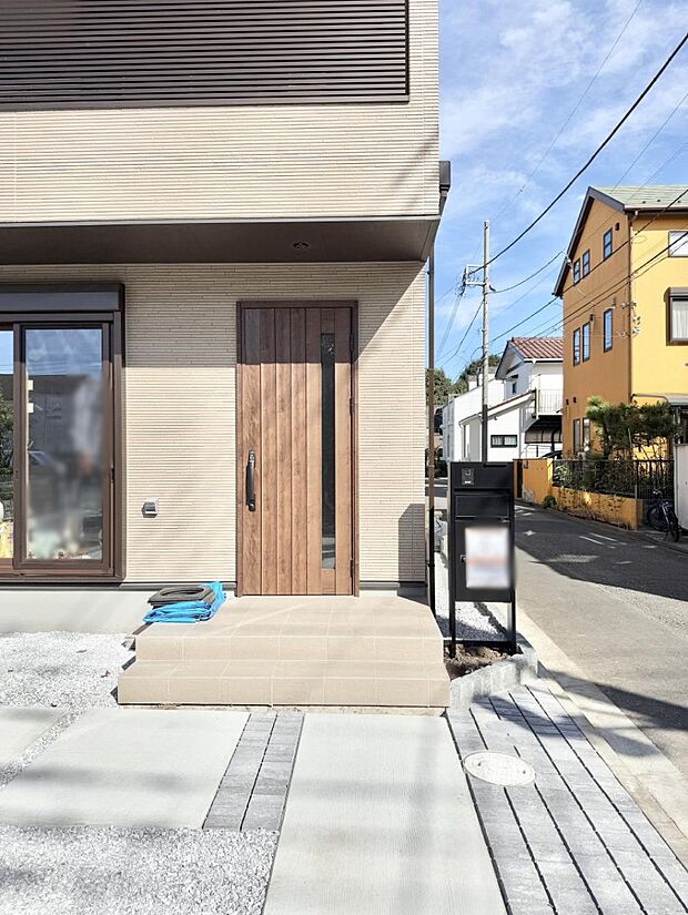 ■ 心地よい暮らしへとつながる、温かい玄関