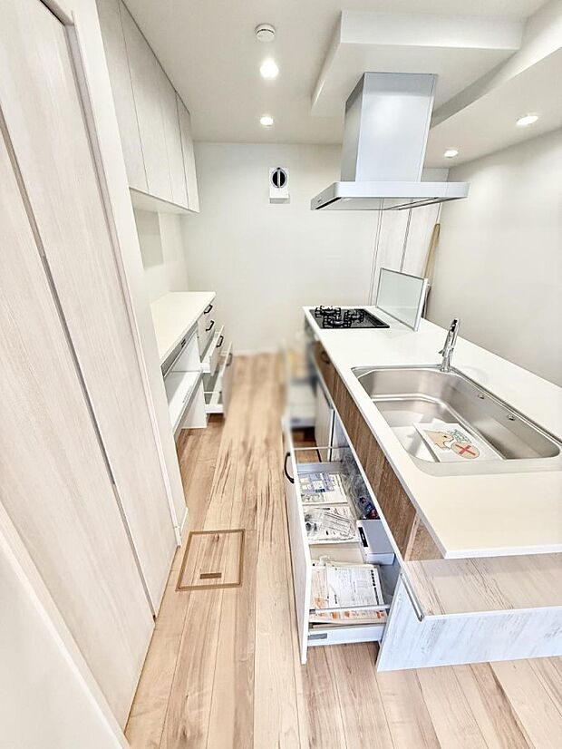 ■シンプルで機能的、毎日使いやすいキッチン