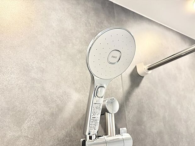 ■手元で簡単に止水できるため、水の無駄遣いを減らすことができます。