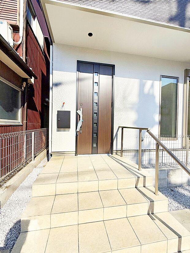 ■ 心地よい暮らしへとつながる、温かい玄関