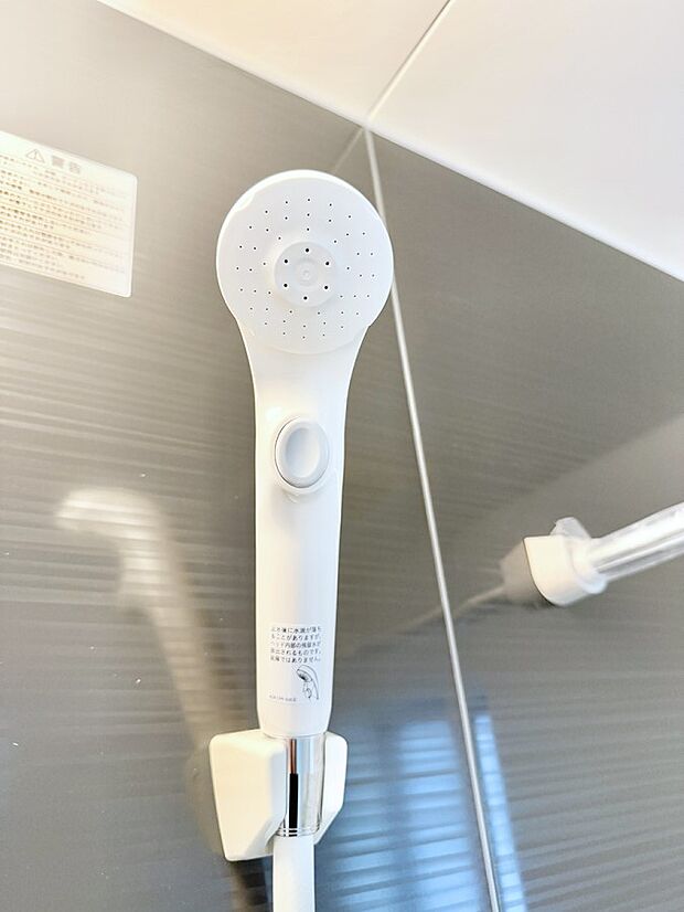 ■手元で簡単に止水できるため、水の無駄遣いを減らすことができます。  