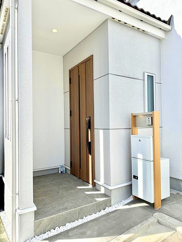 ■ 家族とゲストをやさしく迎える、心温まる玄関