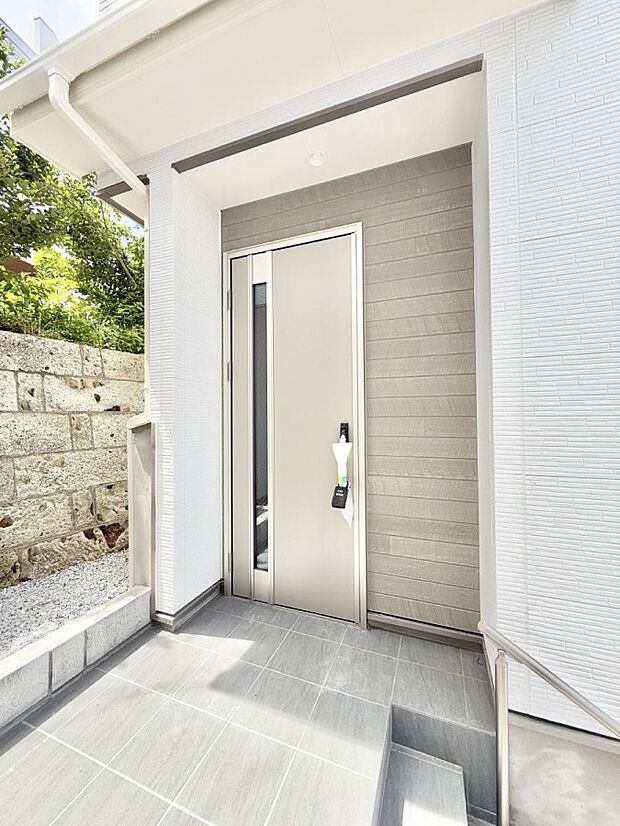 ■ 家族とゲストをやさしく迎える、心温まる玄関