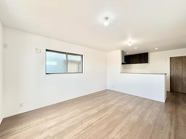 ■2階リビングは、陽当たり良し 明るく家族のプライベートが守られる空間です