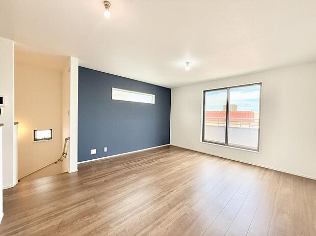 ■陽ざしが射し込む明るいLDK