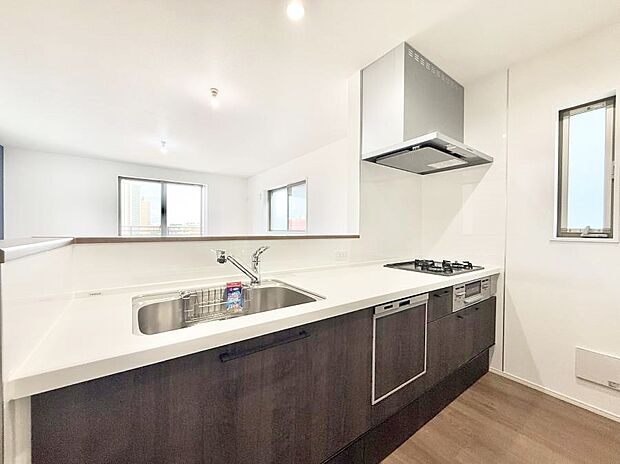 ■パントリー付きで、キッチンすっきり!