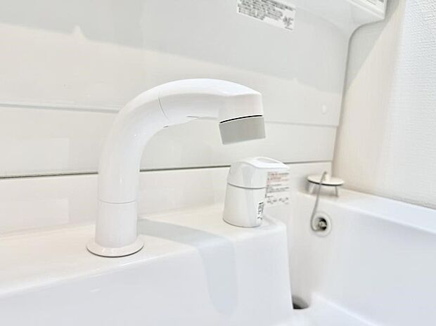 ■細かい部分まで洗いやすく便利なハンドシャワー付き