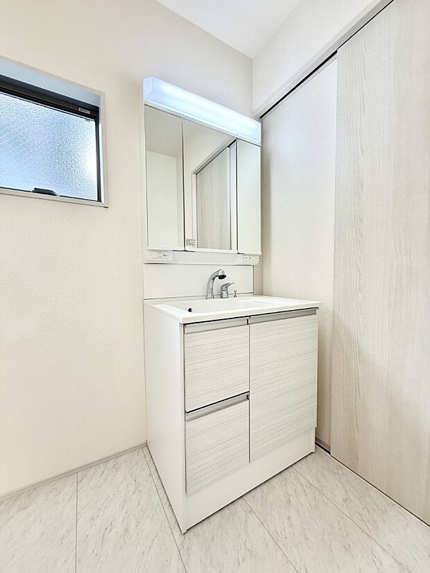 ■明るい洗面所は毎朝の歯磨きも楽しくできちゃいそうです♪