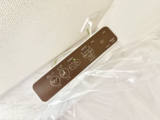 ■温水洗浄で快適、清潔感が保たれるシャワートイレ