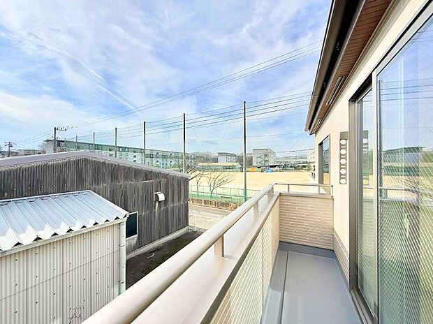 ■ 自然を身近に感じる、開放的なバルコニー