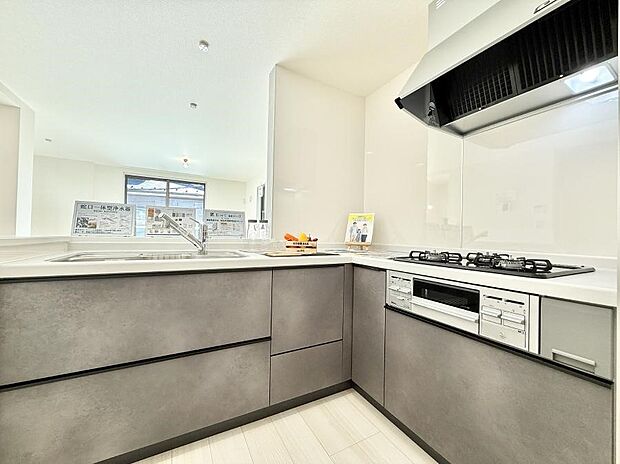 ■シンプルで機能的、毎日使いやすいキッチン