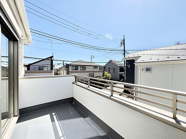 ■ 自然を身近に感じる、開放的なバルコニー