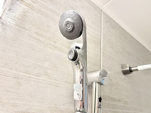 ■わざわざシャワー水栓のレバーまで手を伸ばす必要がなく、簡単に止水できる