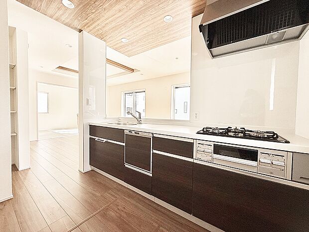 ■シンプルで機能的、毎日使いやすいキッチン