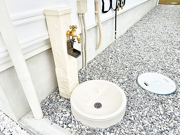 ■洗車もご自宅でできる便利な散水栓付き！  