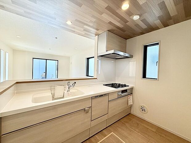 ■シンプルで機能的、毎日使いやすいキッチン