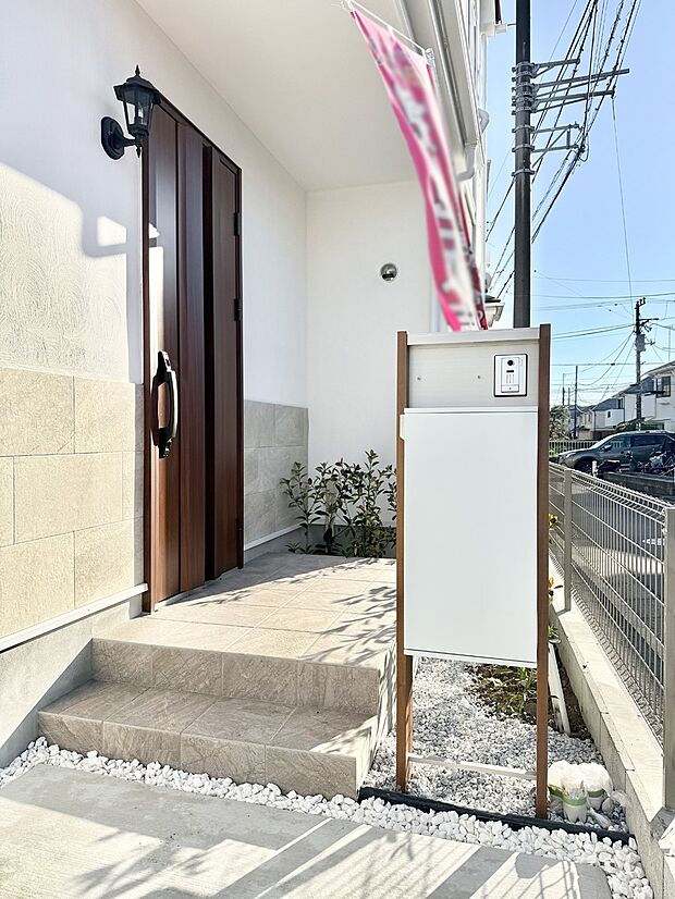 ■ 家族とゲストをやさしく迎える、心温まる玄関