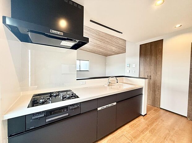 ■シンプルで機能的、毎日使いやすいキッチン