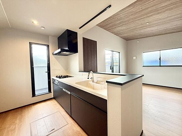 ■家族の絆を深める、温もりのあるキッチン