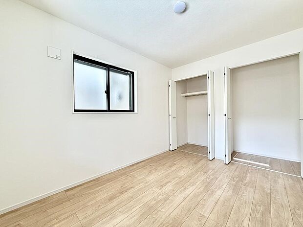 ■シンプルな空間で、収納付きベッドやデスクなど、多機能な家具を活用しやすいです