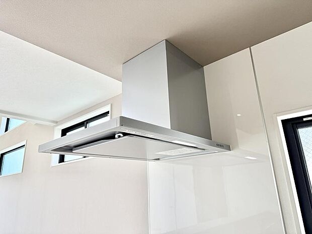 ■フードに覆われている為、匂いが換気扇に誘導され、効率的に排煙ができます