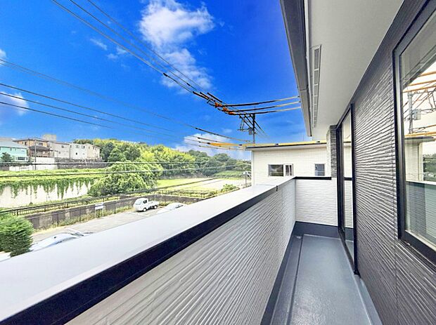 ■ 季節の移ろいを感じられる開放的な空間です