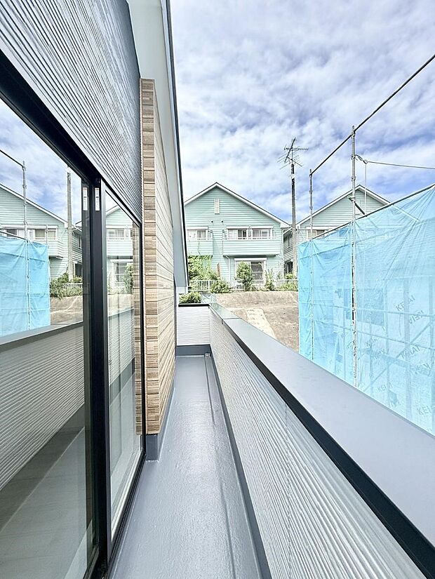 ■ 心地よい風と光を感じる、くつろぎのバルコニー