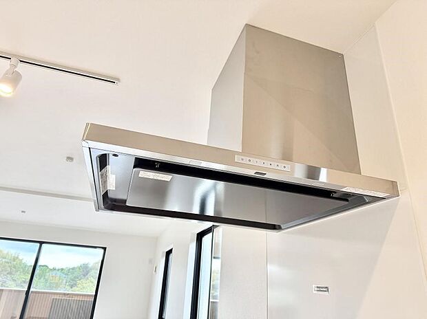 ■調理時の蒸気や匂いが換気扇に誘導され、効率的に排煙ができます。
