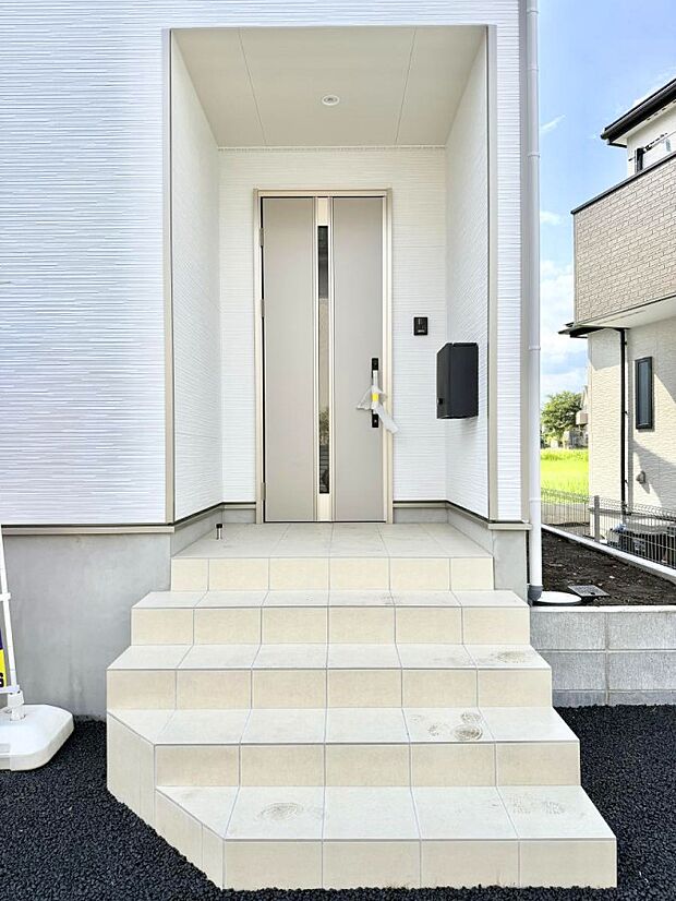 ■ 家族とゲストをやさしく迎える、心温まる玄関