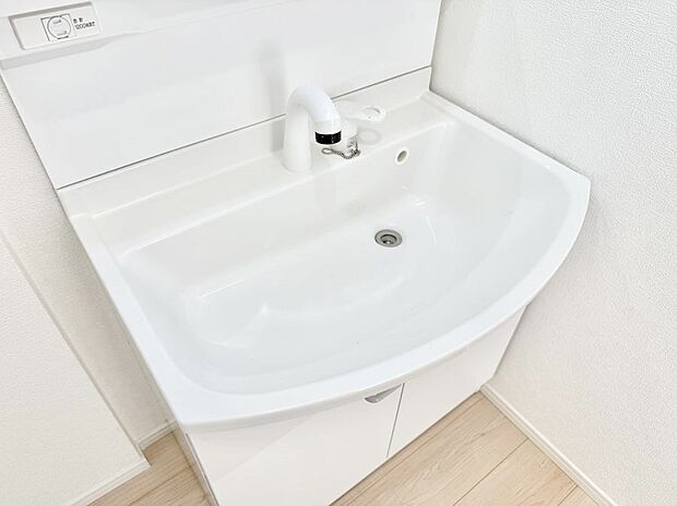 ■細かい部分まで洗いやすく便利なハンドシャワー付き