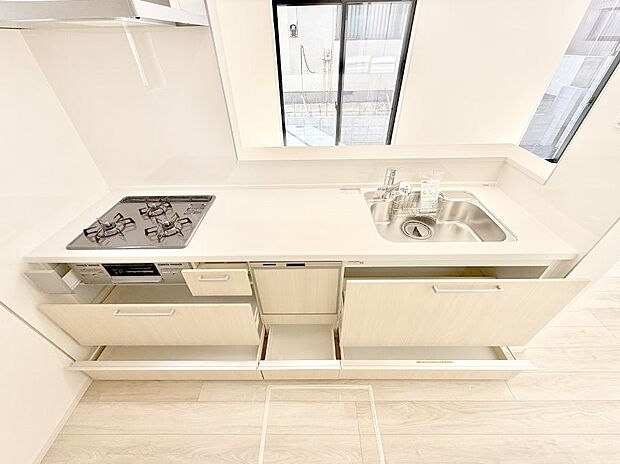 ■シンプルで機能的、毎日使いやすいキッチン