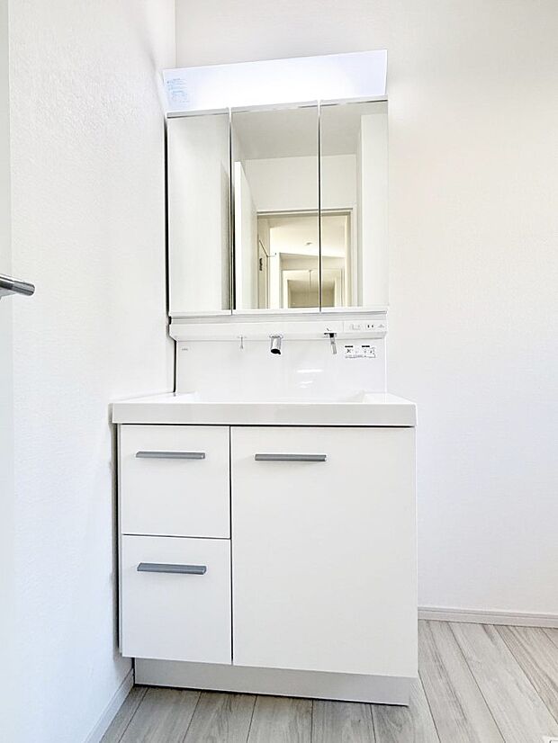 ■明るい洗面所は毎朝の歯磨きも楽しくできちゃいそうです♪