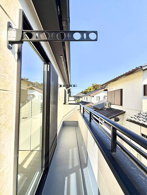 ■ 心地よい風と光を感じる、くつろぎのバルコニー