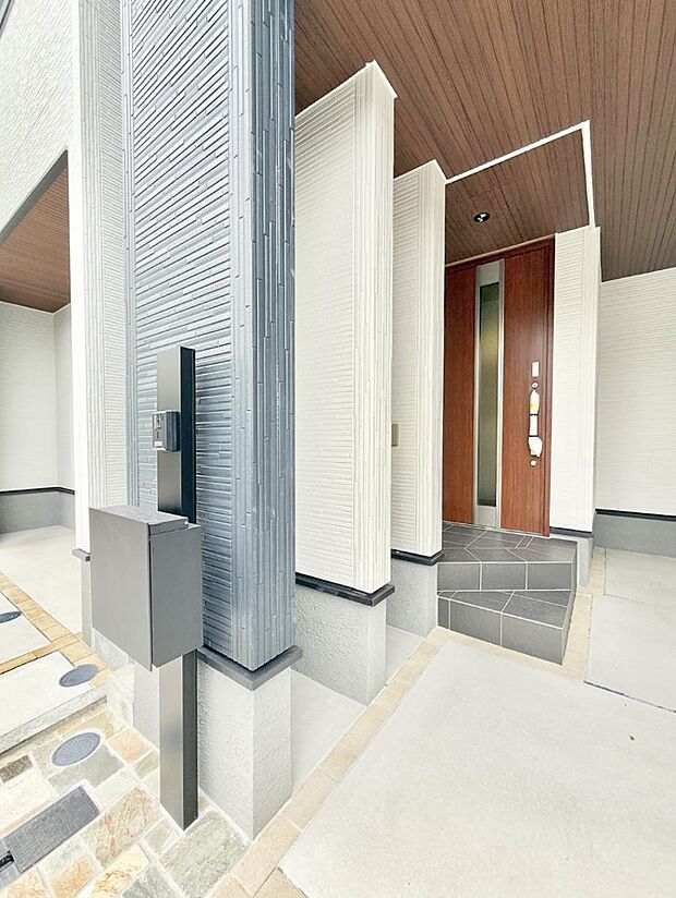 ■ 家族とゲストをやさしく迎える、心温まる玄関