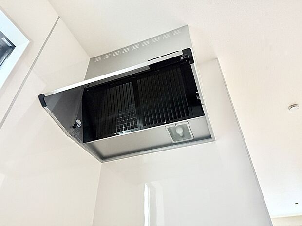 ■フードに覆われている為、匂いが換気扇に誘導され、効率的に排煙ができます