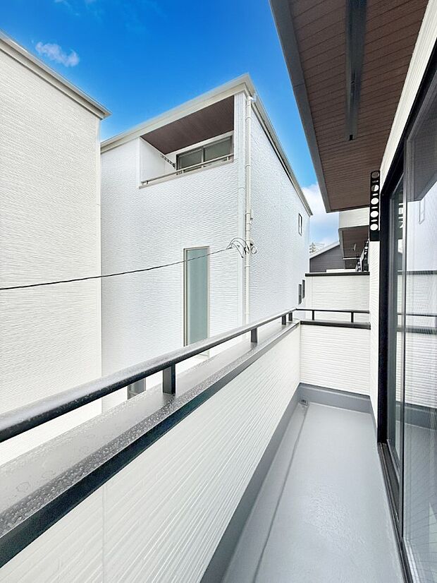 ■ 自然を身近に感じる、開放的なバルコニー